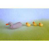 Duck with ducklings  (atelier Pippilotta)